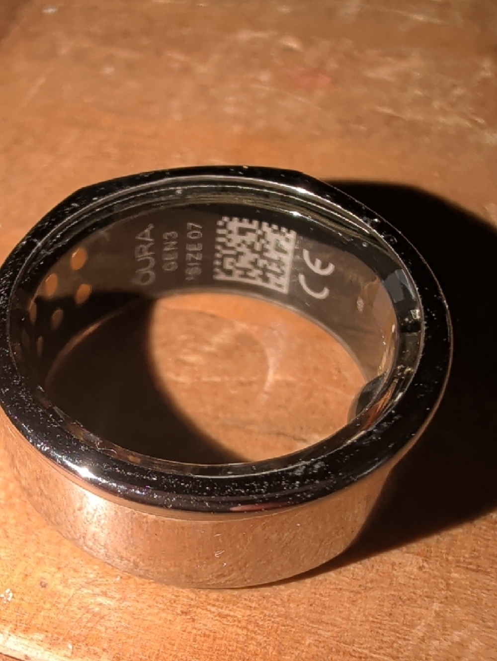 Oura Ring Charger Dock in Black and Silver - Picture 3 of 4